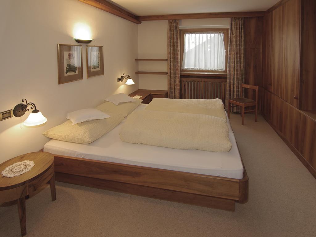 Cesa Marmolada Aparthotel Ortisei Room photo
